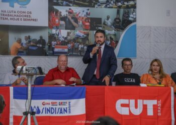 Ricardo Vasconcelos participa de lançamento da Frente em Defesa da Deso Pública