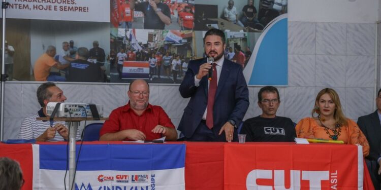 Ricardo Vasconcelos participa de lançamento da Frente em Defesa da Deso Pública