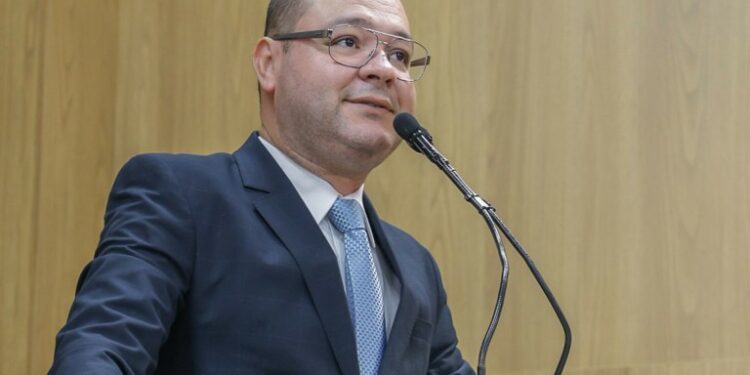 Eduardo Lima repudia afirmações de intolerância religiosa contra as igrejas feita por Iza Moura