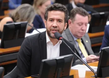 Fux autoriza inquérito da PGR para investigar Janones por suspeita de “rachadinha”