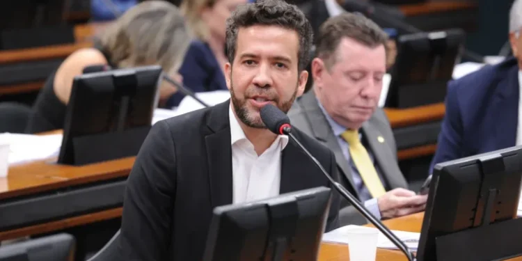 Fux autoriza inquérito da PGR para investigar Janones por suspeita de “rachadinha”