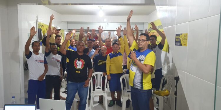 Trabalhadores dos Correios aprovam indicativo de greve para dia 20 de dezembro