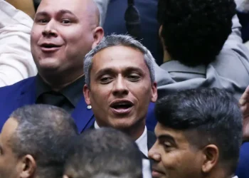 Deputado é condenado a pagar R$ 80 mil por assédio eleitoral
