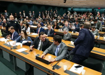 Comissão do Congresso aprova relatório do orçamento de 2024