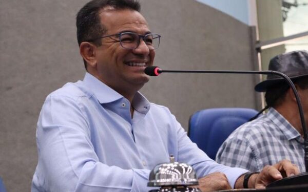 Compromisso: Prefeito Adailton sanciona leis que destinam mais de 1,3 milhões em subvenções para instituições