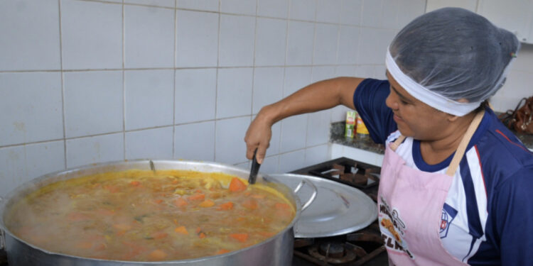 Governo divulga Processo Seletivo para vagas de Merendeiras para a Rede Estadual de Ensino