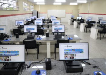 Governo realiza implementação, revisão e reestruturação em laboratórios de Tecnologia da Informação de escolas da rede estadual