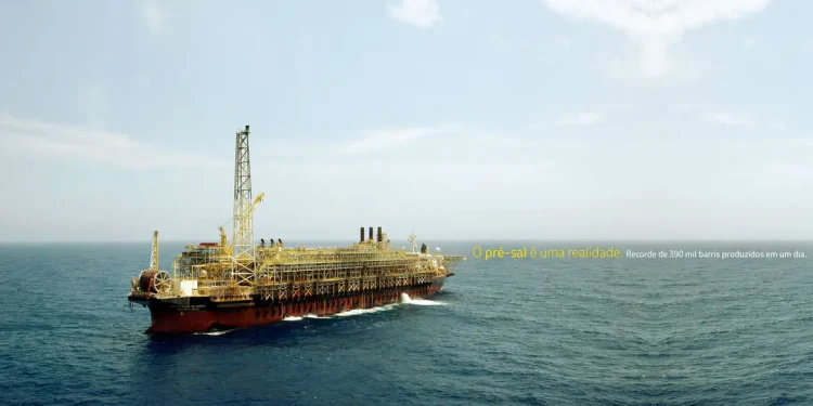 Produção de petróleo e gás natural registra recorde em novembro