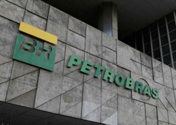 Petrobras faz concurso com 6.412 mil vagas com salário de R$ 5,8 mil
