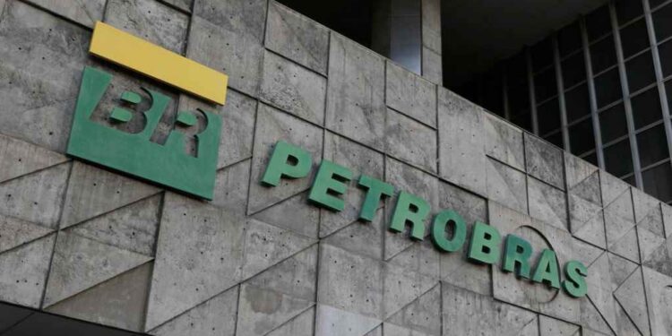 Petrobras faz concurso com 6.412 mil vagas com salário de R$ 5,8 mil