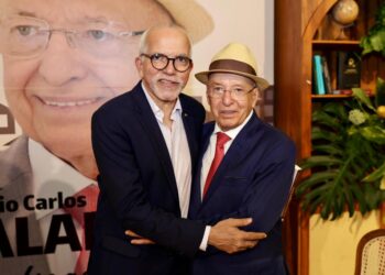 Prefeito Edvaldo acompanha lançamento de livro sobre trajetória pessoal e política de Valadares