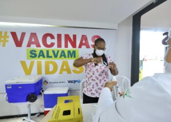 Covid-19: especialista reforça importância vacinação e destaca prejuízo das fake news