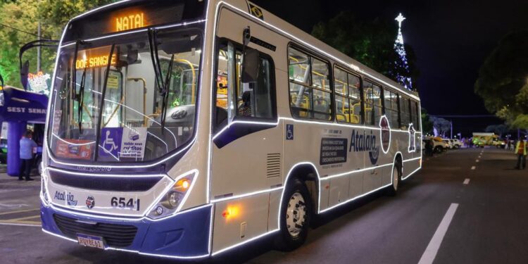 SMTT disponibiliza linha de ônibus especial para pontos da cidade com decoração natalina