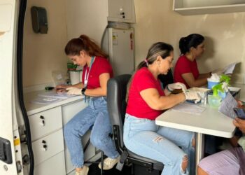 Saúde de Aracaju mobiliza população a realizar testes rápidos para HIV na praça General Valadão