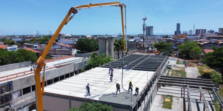 Reforma e ampliação da Emef José Antônio da Costa Melo avança com concretagem de vigas e lajes