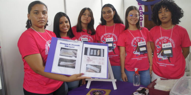 Estudantes criam absorventes com fibras da cana-de-açúcar em Umbaúba