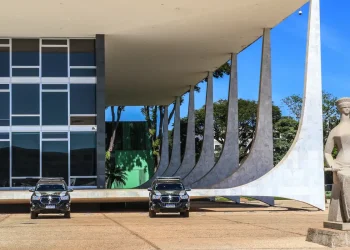 STF marca julgamento de mais 30 réus por atos golpistas de 8/1