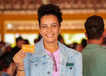 Pequenos criadores de Porto da Folha recebem novos cartões do programa Mão Amiga Pró Sertão Bacia Leiteira