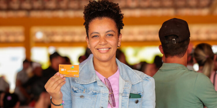 Pequenos criadores de Porto da Folha recebem novos cartões do programa Mão Amiga Pró Sertão Bacia Leiteira