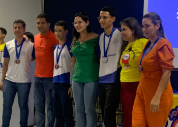 Alunos são premiados durante encerramento da 2ª Olimpíada de Ciências da Natureza da DRE 1