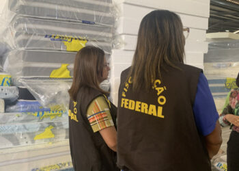 ITPS fiscaliza e coleta colchões durante operação em fábricas