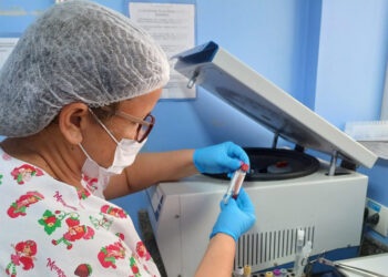Laboratório da MNSL faz exames que auxiliam no prognóstico e qualidade de vida das mães e dos bebês prematuros