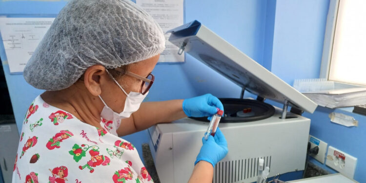 Laboratório da MNSL faz exames que auxiliam no prognóstico e qualidade de vida das mães e dos bebês prematuros
