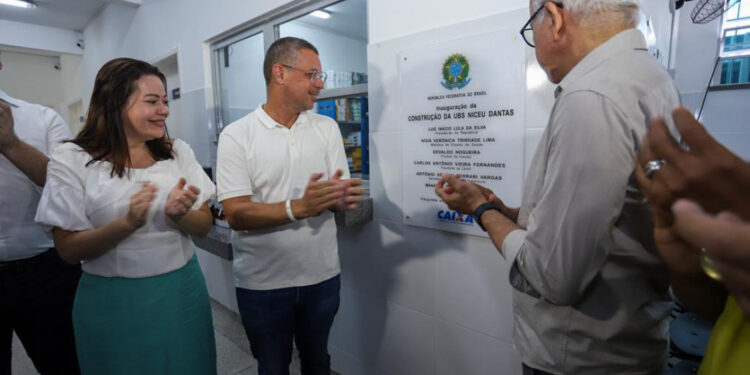 Governador e prefeito entregam Unidade de Saúde em Aracaju