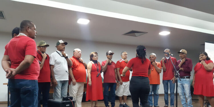 Projeto desenvolvido na oncologia do Huse promove melhoria na qualidade de vida de pacientes que removeram as cordas vocais