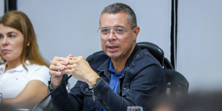 Fábio Mitidieri reúne secretariado e avalia primeiro ano de governo