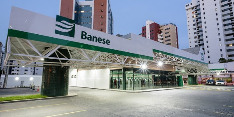 Banese lança linha de crédito para servidores públicos com foco no verão sergipano