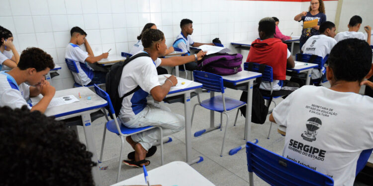 Quase 14 mil alunos na rede estadual de Sergipe foram beneficiados com acompanhamento do fluxo escolar para correção da distorção idade-série em 2023