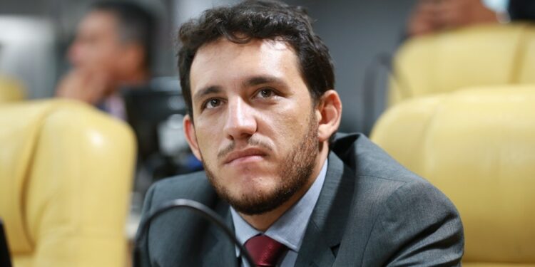 Camilo: “Edvaldo Nogueira faz papel de síndico, e não de prefeito”