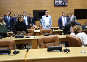 Deputados votam últimos projetos do ano na quinta-feira (21)