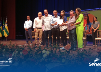 Alunos da rede pública lotam Teatro Tobias Barreto para receber certificação do Senac