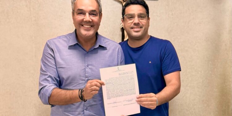 Jeferson Andrade assina posse de Sérgio Reis como deputado estadual