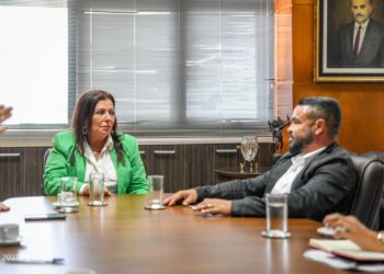 Presidente do TCE recebe prefeito de São Domingos para debater demandas do magistério