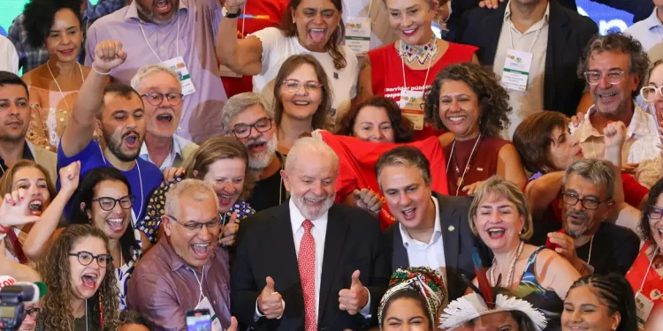 Lula: construção coletiva do novo PNE é conquista da democracia
