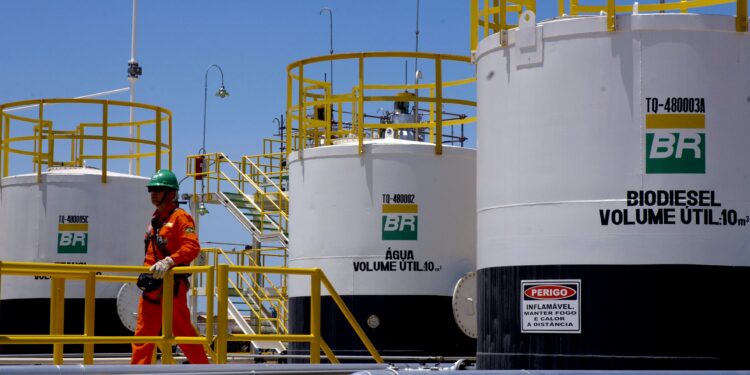 Concurso da Petrobras encerra inscrições nesta quarta-feira