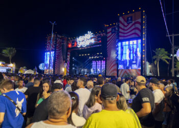 Dilsinho e Hungria levam público ao delírio na primeira noite do Verão Sergipe na Caueira