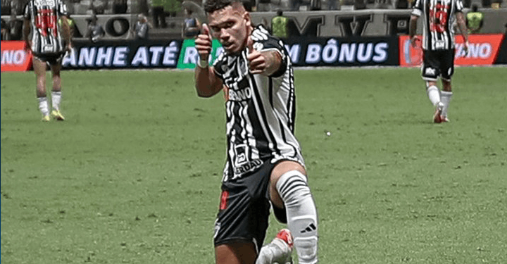 Paulinho fala sobre possibilidade de deixar o Atlético-MG