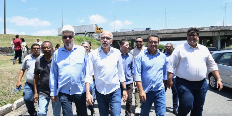 Edvaldo autoriza início da reestruturação da avenida Tancredo Neves