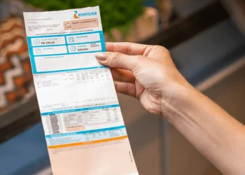 Aneel afirma que conta de luz deve subir mais de 5% neste ano