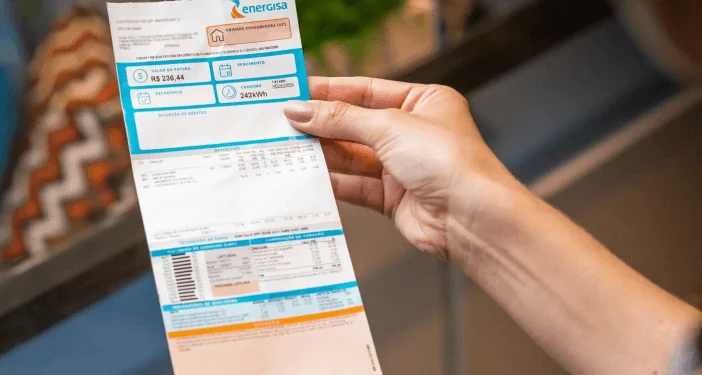 Aneel afirma que conta de luz deve subir mais de 5% neste ano