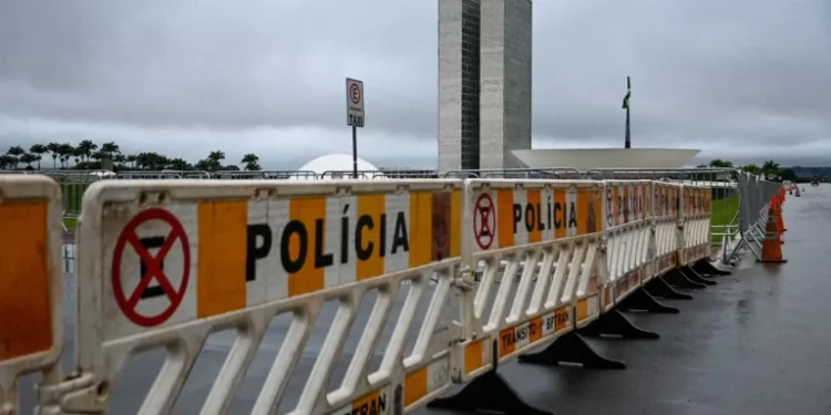 Esplanada dos Ministérios é parcialmente bloqueada para eventos alusivos ao 8 de Janeiro, que ocorrem nesta tarde
