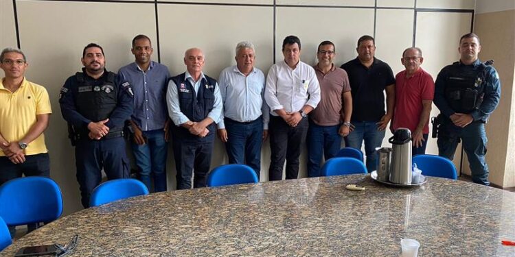 Esforço conjunto busca reforçar o policiamento na feira e região do comércio de Estância