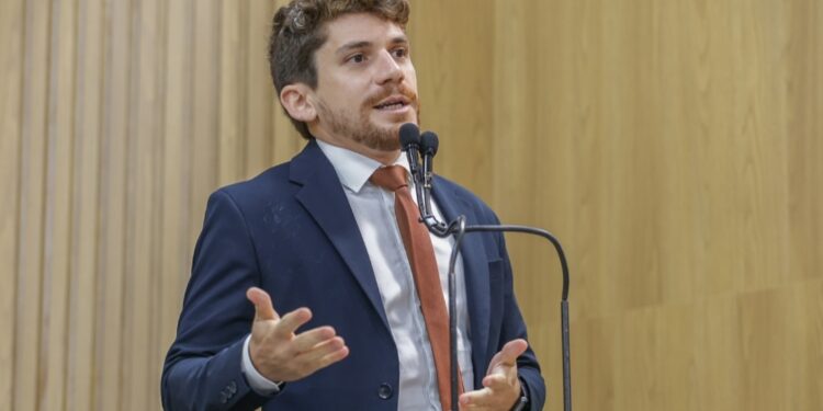 Parklets: Breno Garibalde cobra implantação de lei municipal 