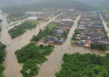 Brasil teve 4,2 mil mortes e prejuízo de quase R$ 500 bilhões em desastres ambientais nos últimos 20 anos