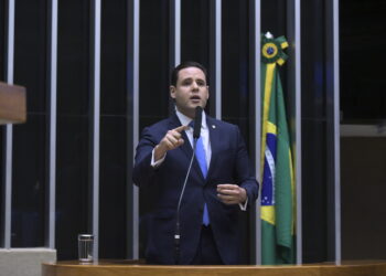Rodrigo Valadares propõe PEC para exigir aprovação da Mesa Diretora em medidas judiciais contra congressistas