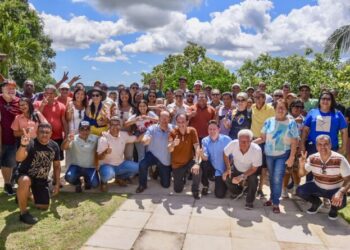 André Moura prestigia assinatura da ponte que liga Neópolis a Penedo e reúne lideranças